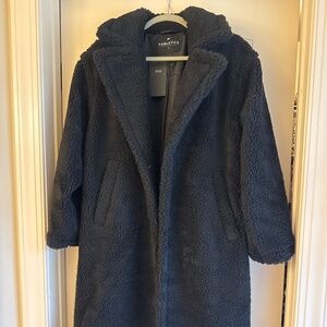 Fabletics Women’s Winter Teddy Coat Black, Size small.